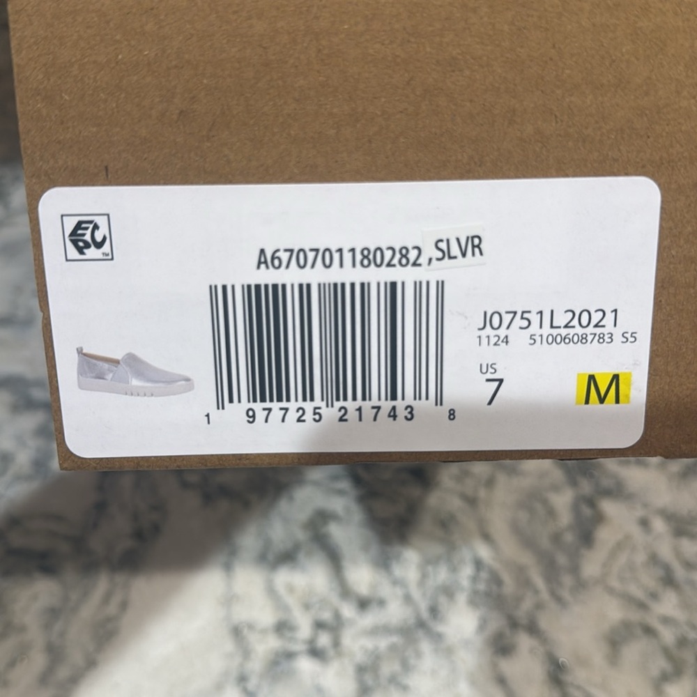 Vionic Shoes Size 7 - Picture 3 of 4